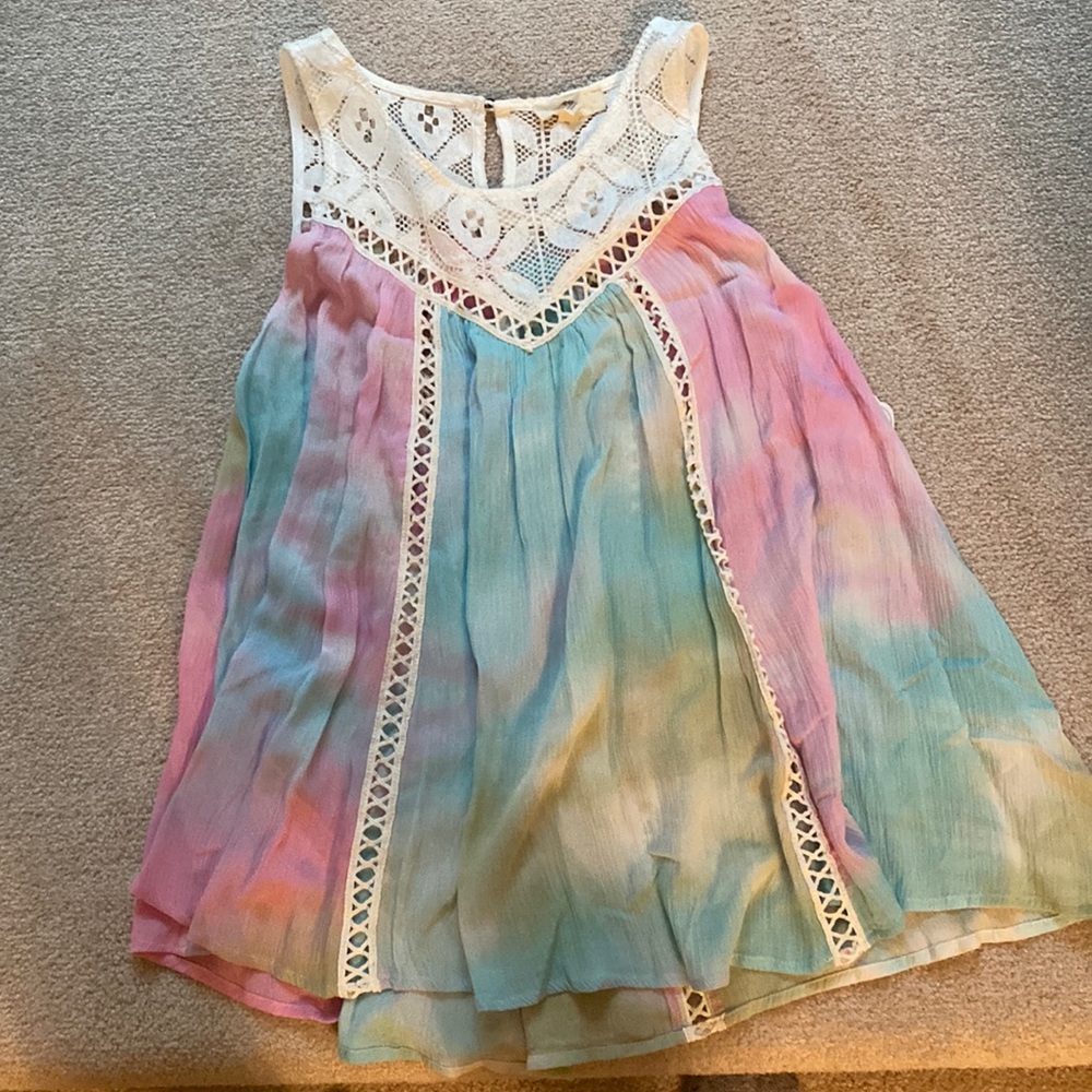 Tie dye and lace high low sleeveless shirt…Small